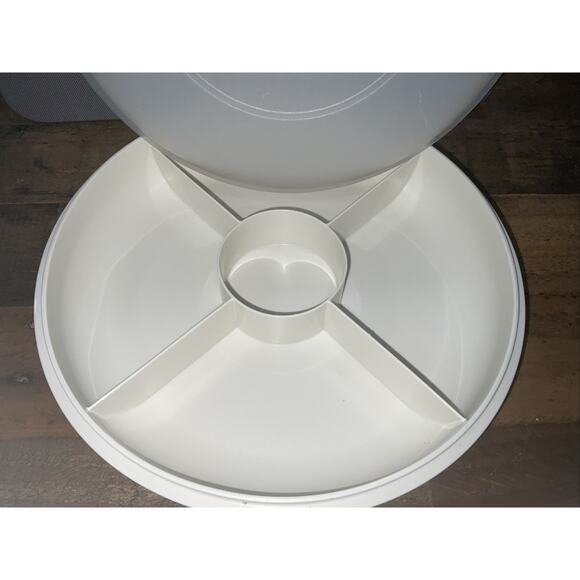 Vintage Tupperware Divided Snack Round Container With Lid 1708 - Ships Free - Picture 2 of 3